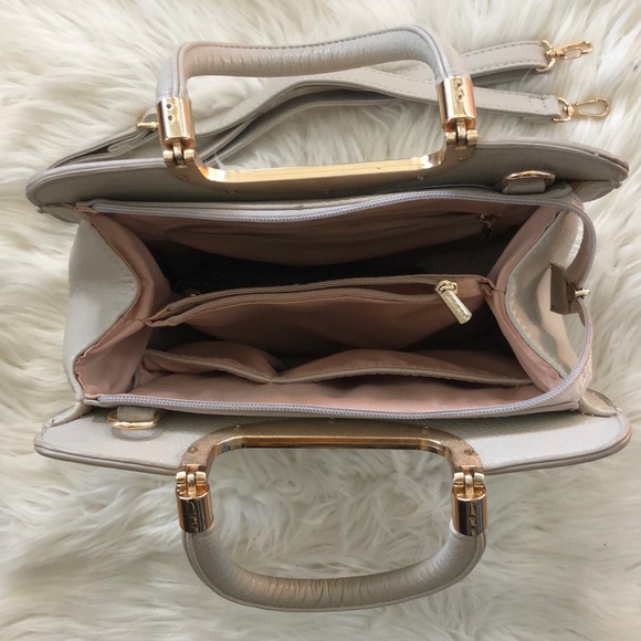 David Jones hand bag with gold hardware - Picture 3 of 4